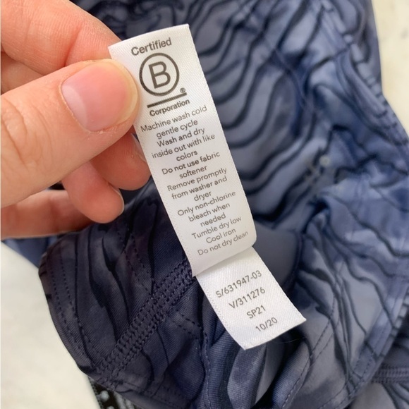 Athleta Ultimate Stash Pocket 7/8 Tight Leggings Athletic Pants Size Small - Picture 9 of 9